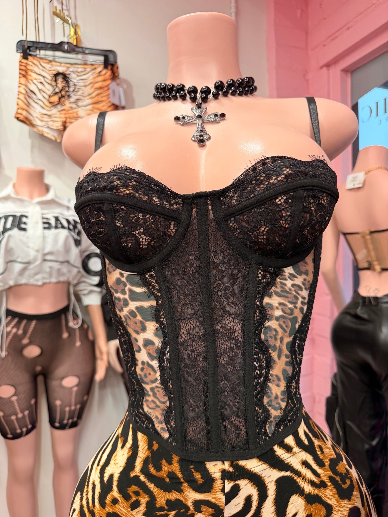 Feline Fatal Lace Corset & Capri Set – Leopard Print - corset front detail