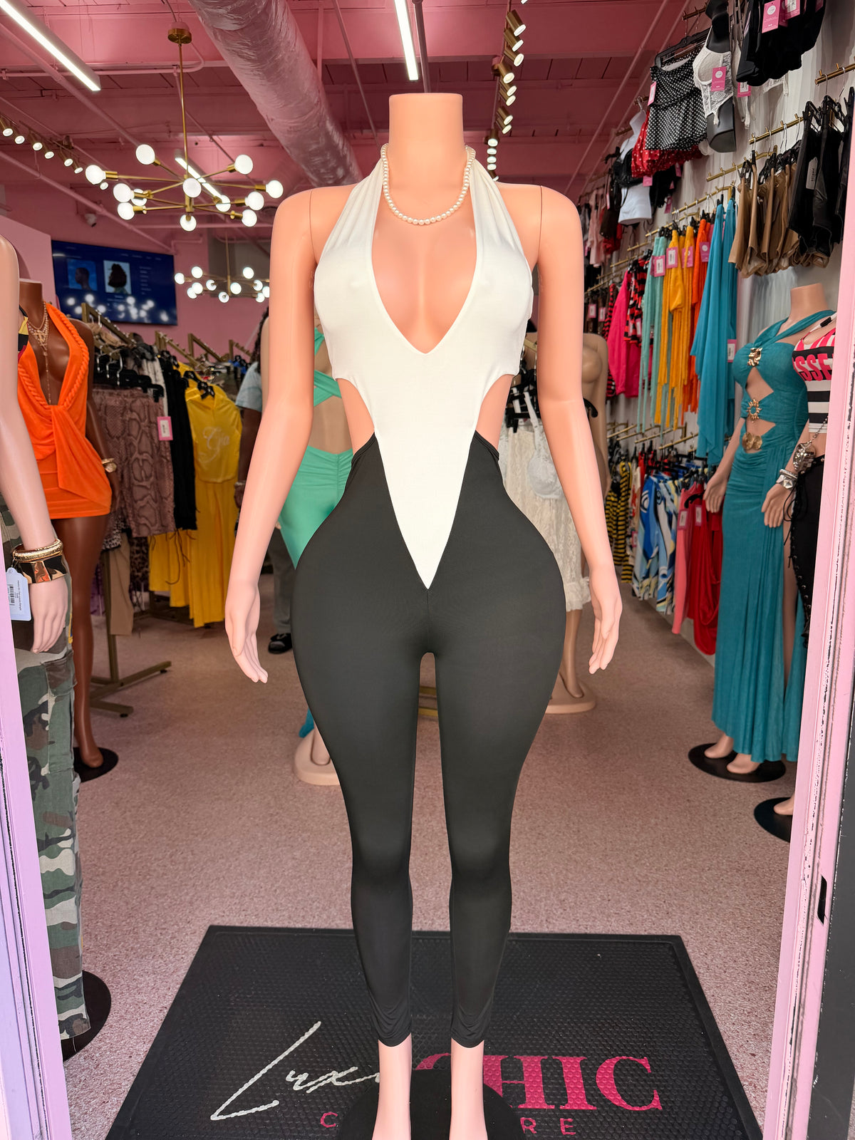Best Of Both Worlds Jumpsuit – Black/White 🖤🤍