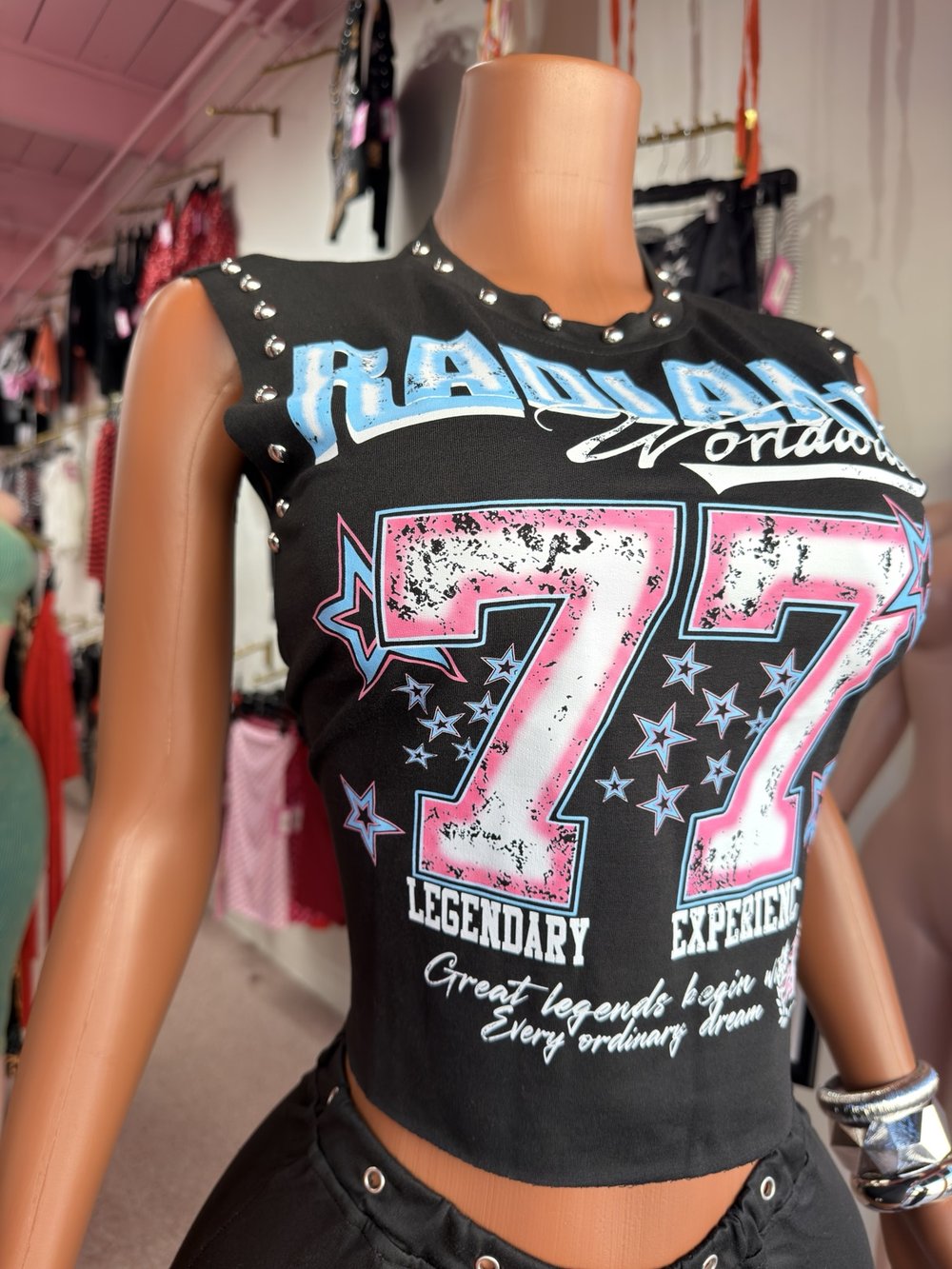 Lucky 77 Graphic Top – Black