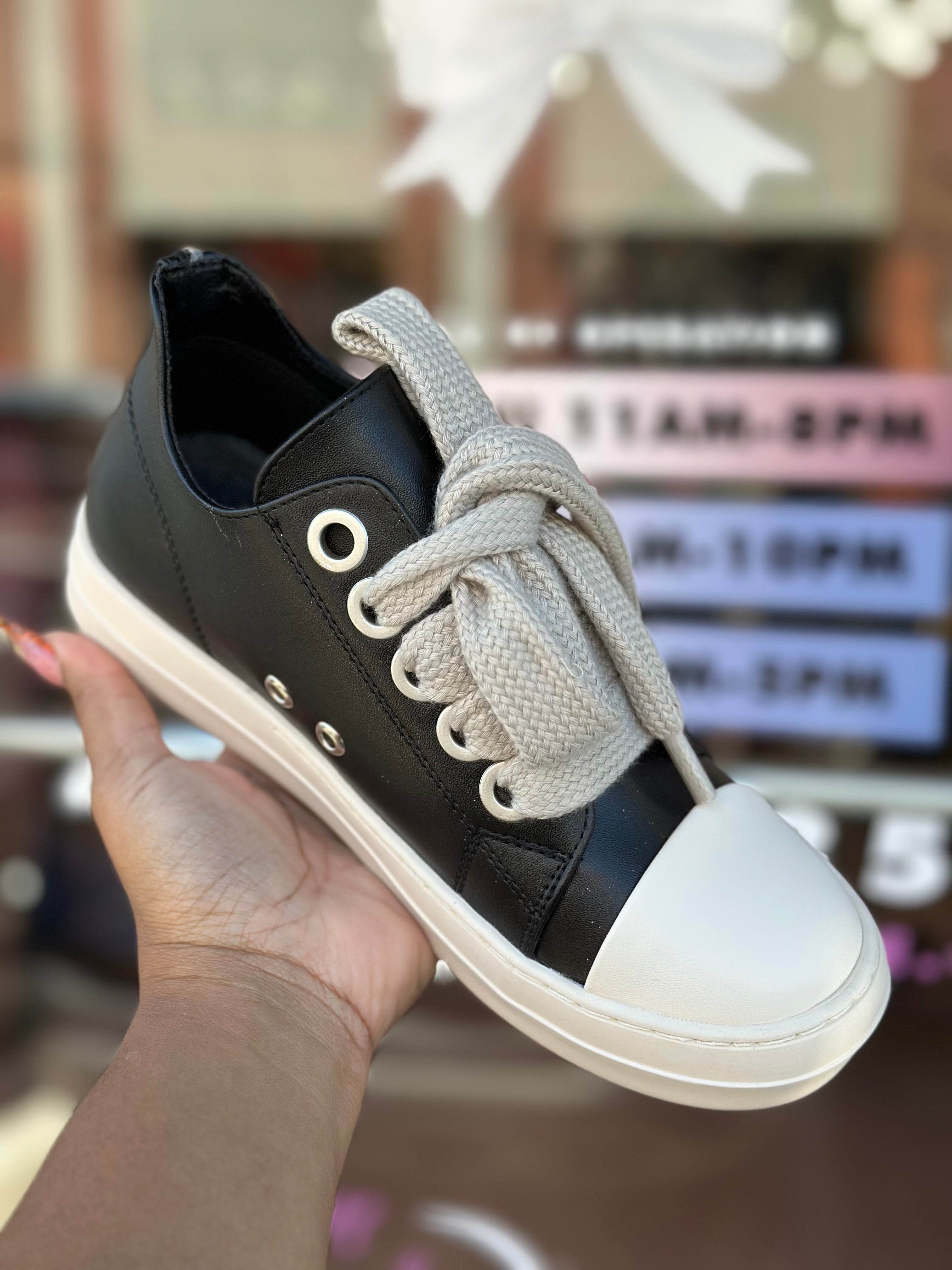 Ricky Leather Jumbo Shoelace Low Top Sneakers- Black