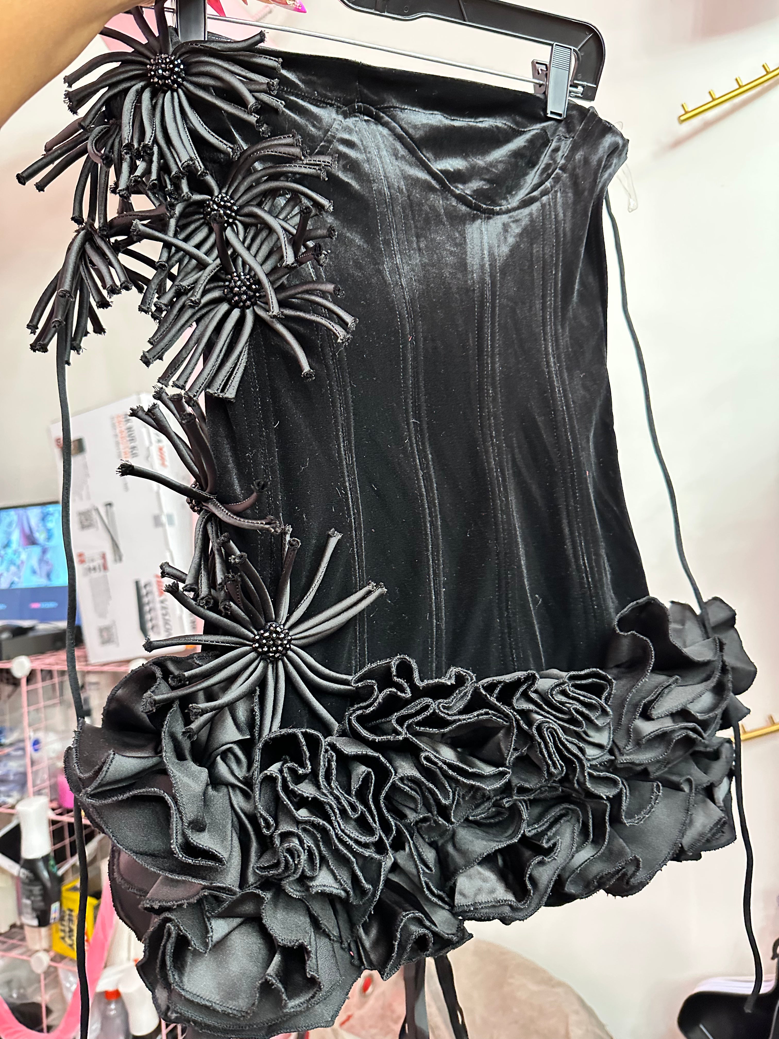 *Pre-Order 10-15 business days then ship* Meet Me At The Party Floral Effect Velvet Mini Dress – Red & Black Options